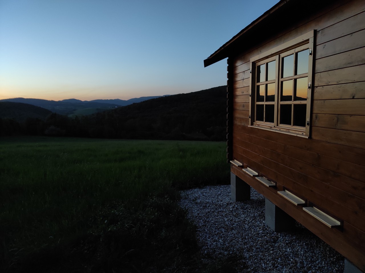 Apidomček Apidomček